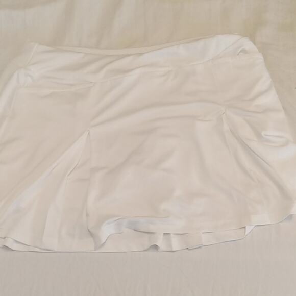 TAIL White Label Women's Size M White Pull-On Skort  Pleated UV50. Activewear - Picture 1 of 10